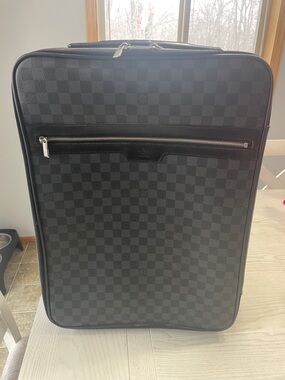 Louis Vuitton Pegase 55 suit case